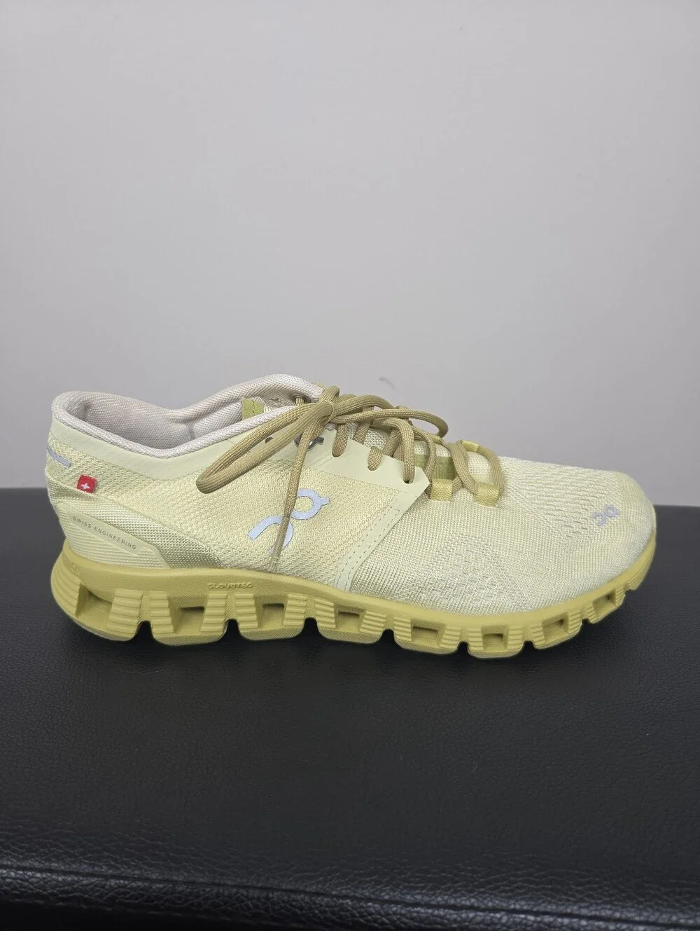 On Cloud X Women's Running Shoes Size 6 Glade Citron Yellow Cross Trainers Helio